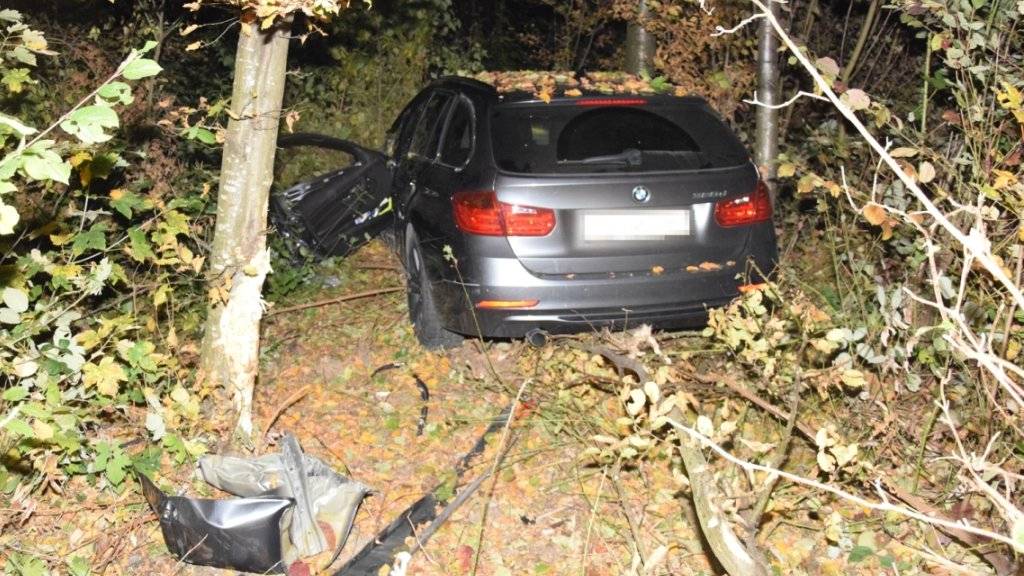 Trotz Totalschaden bei seinem Auto blieb der alkoholisierte Lenker unverletzt. (Bild: Kantonspolizei Solothurn)