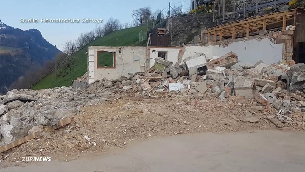 Heimatschutz tobt: Abbruch eines 700-jährigen Holzhauses in Illgau (SZ) war angeblich illegal