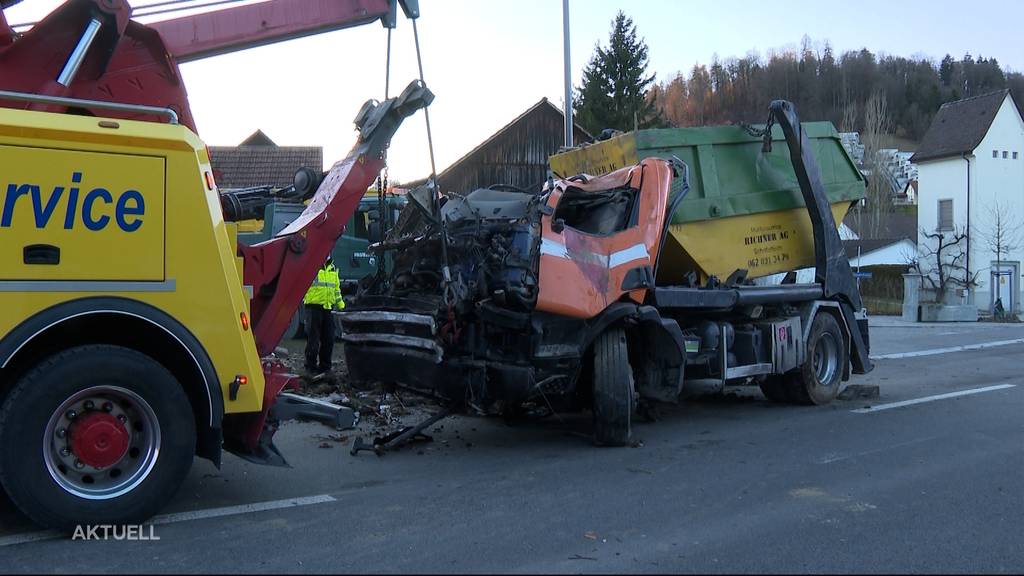 Schafisheim: LKW-Fahrer befindet sich nach dem gestrigen Unfall in einem kritischen Zustand