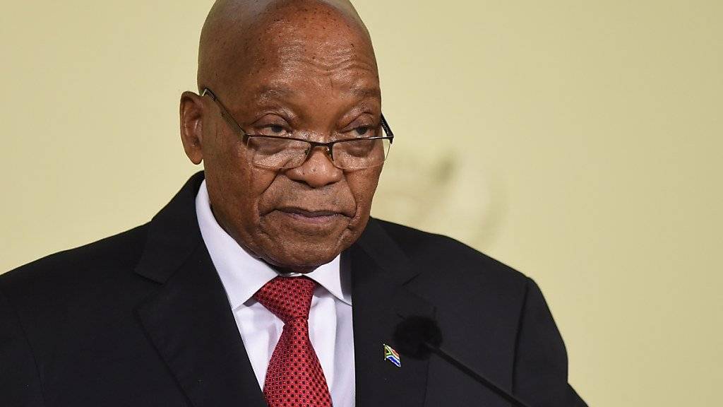 Jacob Zuma, südafrikanischer Sesselkleber im Präsidentenpalast - korrupt wie sein unterdessen ebenfalls tief gefallener Amtskollege Robert Mugabe in Simbabwe -, mochte dem Druck aus der eigenen Partei nicht mehr standhalten.