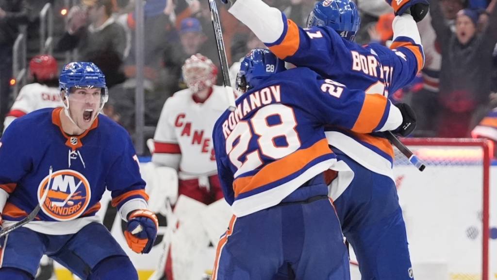 Islanders-Stürmer Mathew Barzal jubelt nach seinem Siegtreffer in der 82. Minute