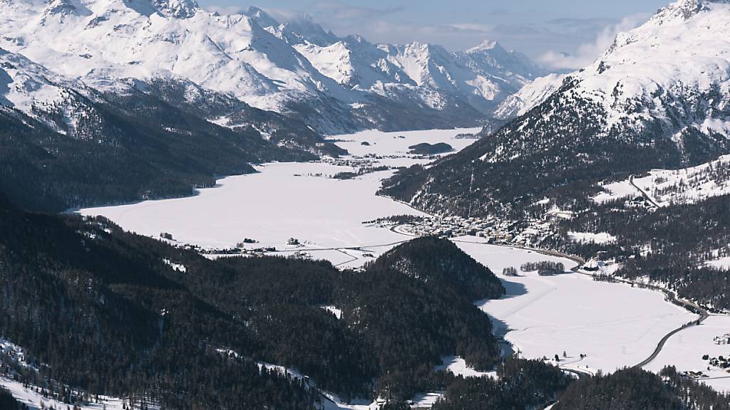 Das Wasserkraftwerk Silvaplana soll 2025 komplett erneuert werden. Im Bild zu sehen ist der Silvaplanersee. (Archivbild)