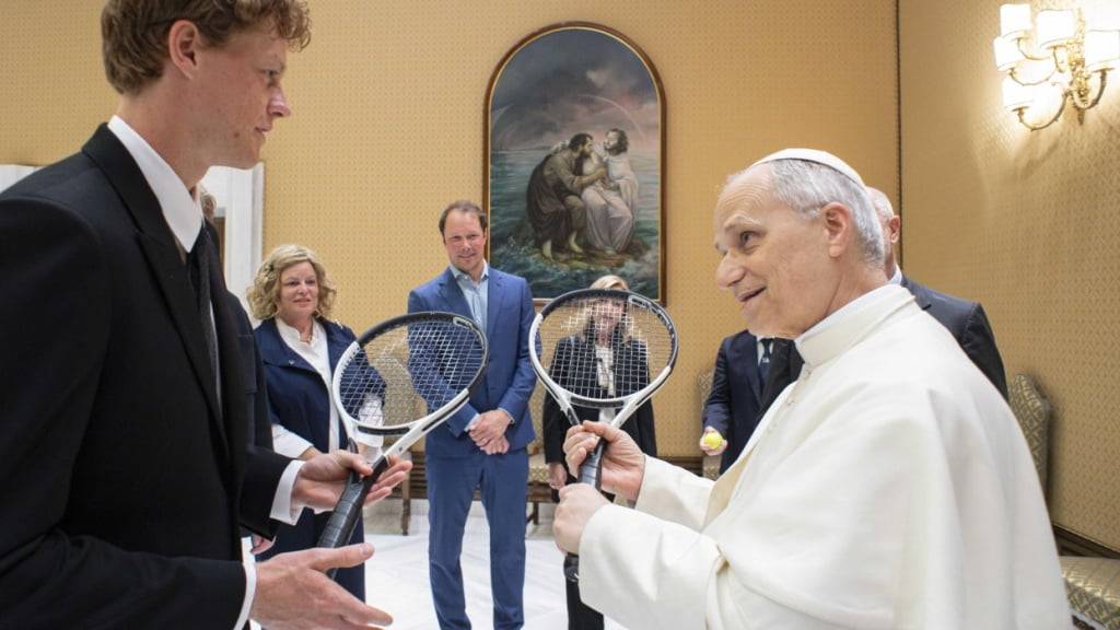 Der Papst und Jannik Sinner am fachsimplen