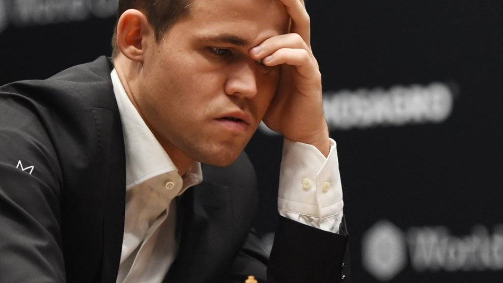 Magnus Carlsen auf der Suche nach dem genialen Zug.