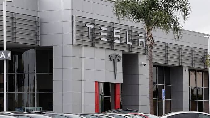 Tesla-Aktionäre sprechen Musk erneut Riesen-Aktienpaket zu
