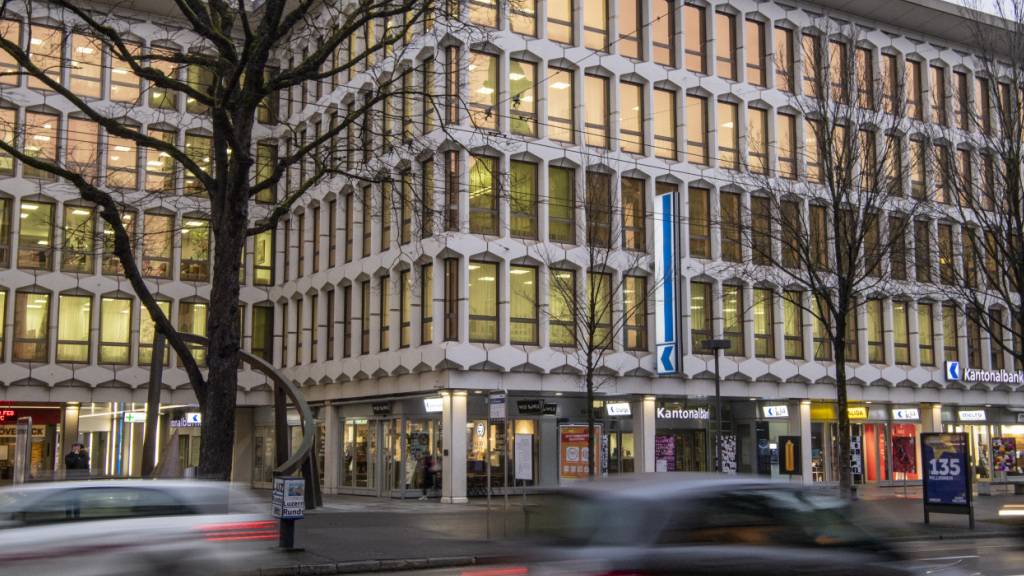 Zwei Buspassagiere stürzen und verletzen sich in Luzern