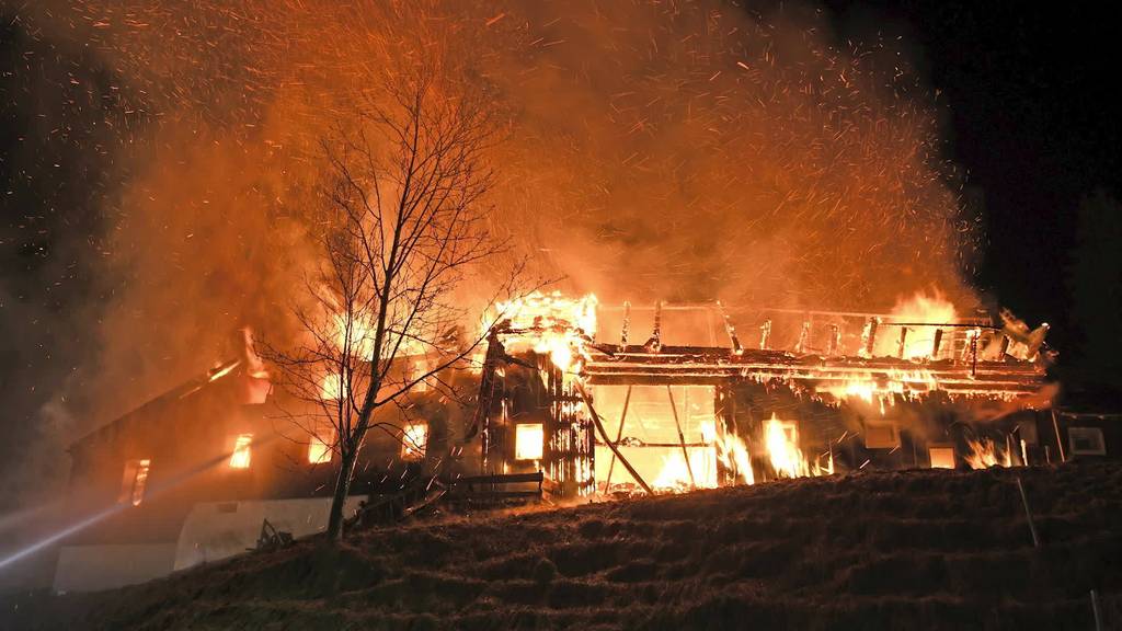 Brand Schwellbrunn: Haus und Stall komplett zerstört