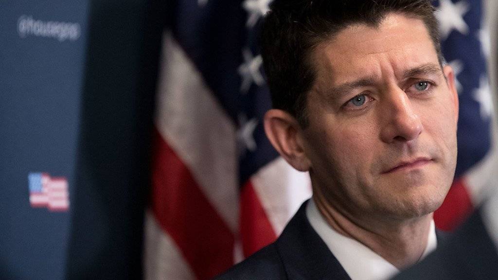Der republikanische Mehrheitsführer im US-Abgeordnetenhaus in Washington, Paul Ryan, schämt sich unterdessen für Donald Trump, den Präsidentschaftskandidaten seiner Partei. (in einer Aufnahme vom 27. September auf dem Kapitol der US-Hauptstadt)