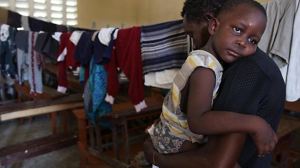 Grosse Not auf Haiti: Diese Familie in Les Cayes kam vorläufig in einer Schule unter - ihr Haus war durch den Hurrikan zerstört worden.