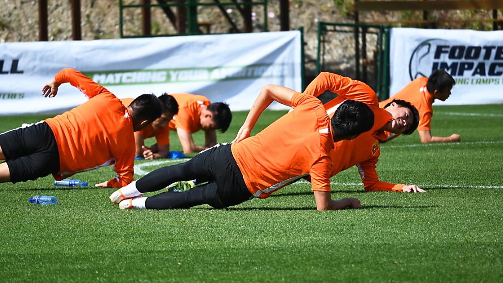 Die Spieler von Wuhan bei einem Training während ihres Aufenthalts in Spanien.