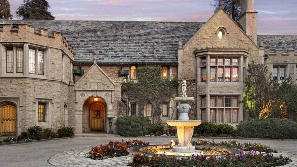 Der Wert der mondänen Hollywood-Villa von Hugh Hefner war auf rund 200 Millionen Dollar geschätzt worden. (Archivbild)