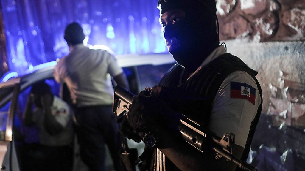 Eine Woche nach der Ermordung des haitianischen Pr‰sidenten Jovenel MoÔse sind zwei weitere Verd‰chtige festgenommen worden. Foto: Matias Delacroix/AP/dpa