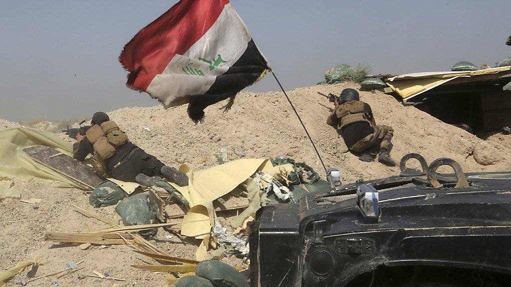 Soldaten der irakischen Armee am Stadtrand von Falludscha, 50 Kilometer westlich der Hauptstadt Bagdad.