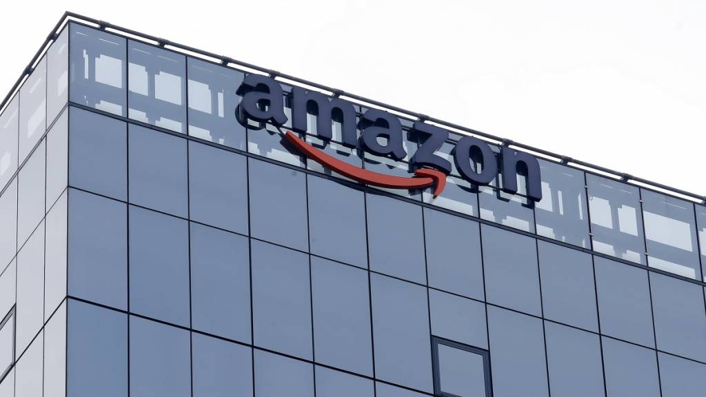 US-Präsident Donald Trump behauptet, seine Zölle erhöhten nicht die US-Inflation, sondern machten das Land reicher. Amazon sieht jedoch, dass die Preise für Amerikaner dadurch schrittweise klettern. (Archivbild)