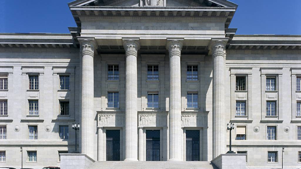 Das Bundesgericht in Lausanne bestätigt ein Urteil gegen einen Aargauer Jugendlichen wegen fahrlässigen Verursachens einer Feuerbrunst. (Archivbild)