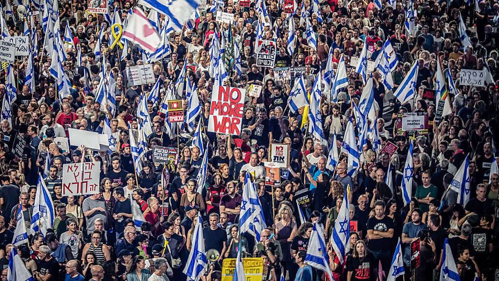 dpatopbilder - Proteste gegen die israelische Regierug in Tel Aviv. Foto: Eyal Warshavsky/SOPA Images via ZUMA Press Wire/dpa