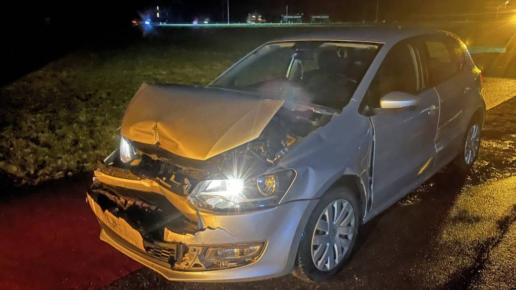 Bei einer Auffahrkollision mit einem anderen Auto verletzte sich am Mittwochabend ein Autolenker in Gettnau LU.
