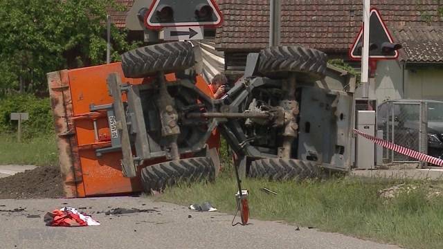 Baustellenfahrzeug kollidiert mit Auto in Niederbipp