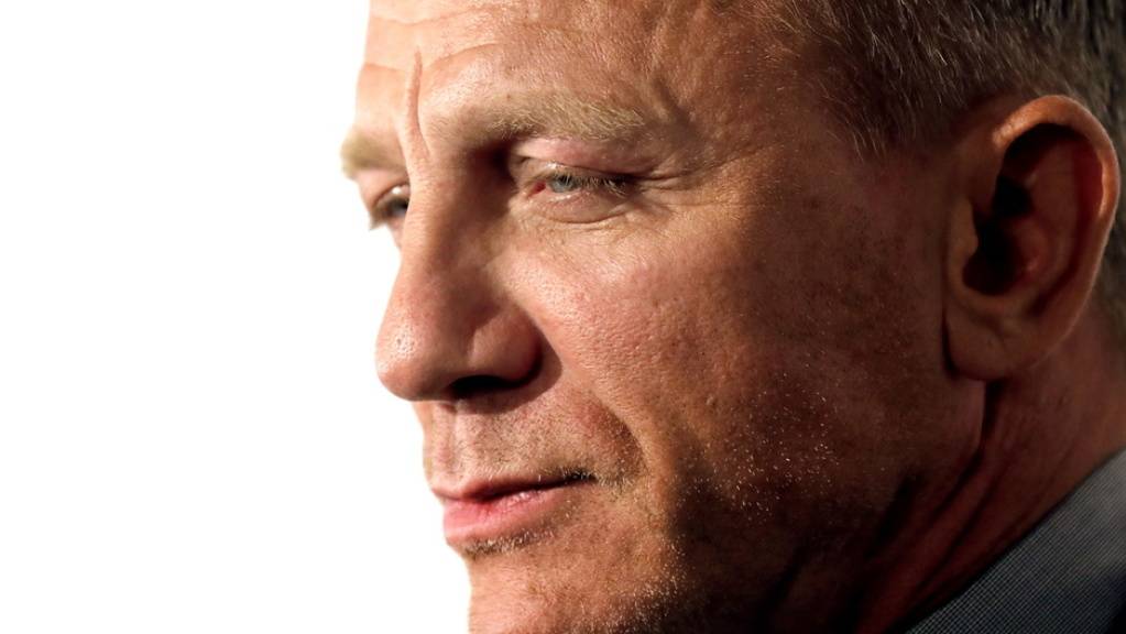 Der Bond-Darsteller Daniel Craig hat an seiner eigenen körperlichen Fitness gezweifelt, bevor er sich entschieden hat für den aktuellen Bond «No Time to Die» noch einmal in die Rolle des 007 zu schlüpfen. Der Grund: Bei den Dreharbeiten zu «Sprectre» hatte er sich das Bein gebrochen. (Archivild)