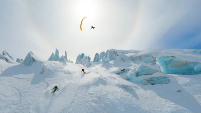 Engelberger Freestyler Fabian Bösch rast spektakulär über den Gletscher