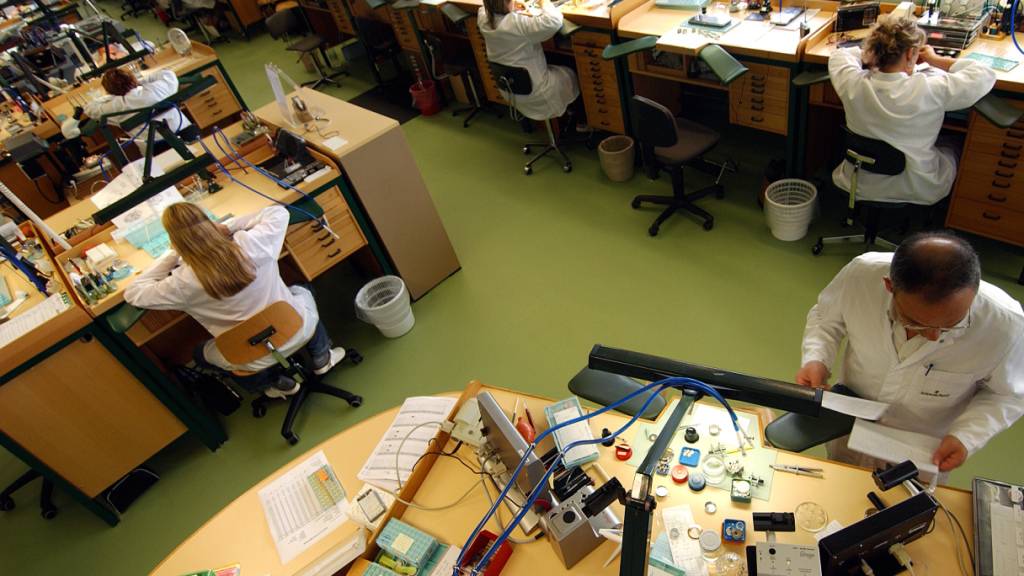 Für die Angestellten in der Uhrenindustrie bleiben auch die Aussichten für 2026 unsicher. (Archivbild).