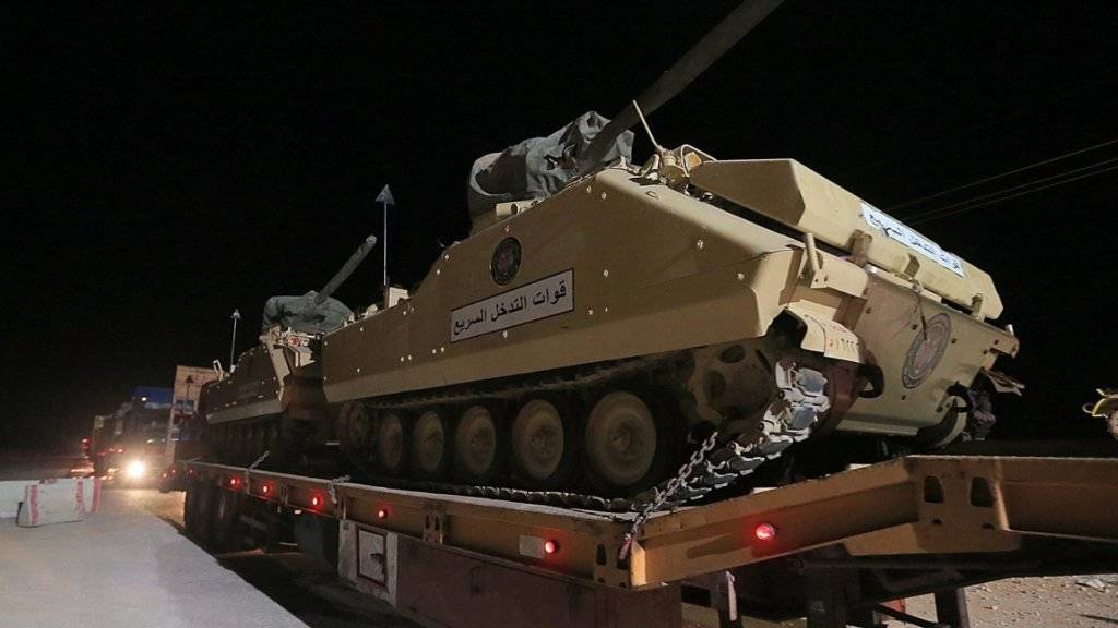 Saudische Panzer werden für eine Übung angeliefert. Nur Indien führt laut dem jüngsten Sipri-Bericht noch mehr Waffen ein als das islamische Königreich. (Archivbild)