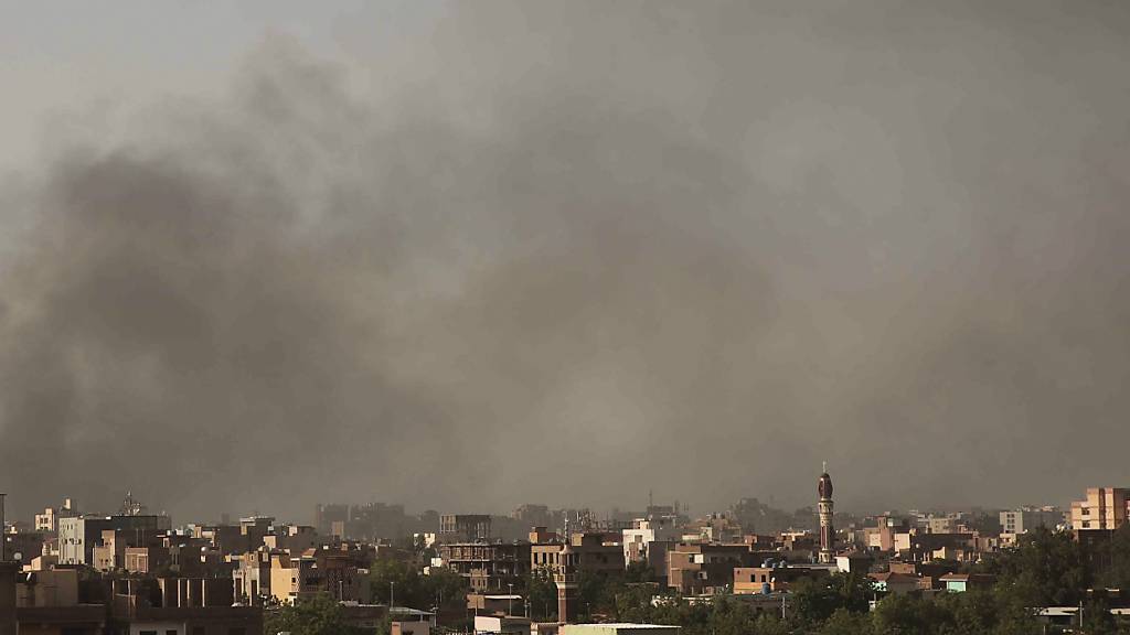 ARCHIV - Im Sudan kämpft die RSF-Miliz des früheren Vizepräsidenten Daglo gegen die Streitkräfte unter Staatschef al-Burhan. Foto: Marwan Ali/AP/dpa