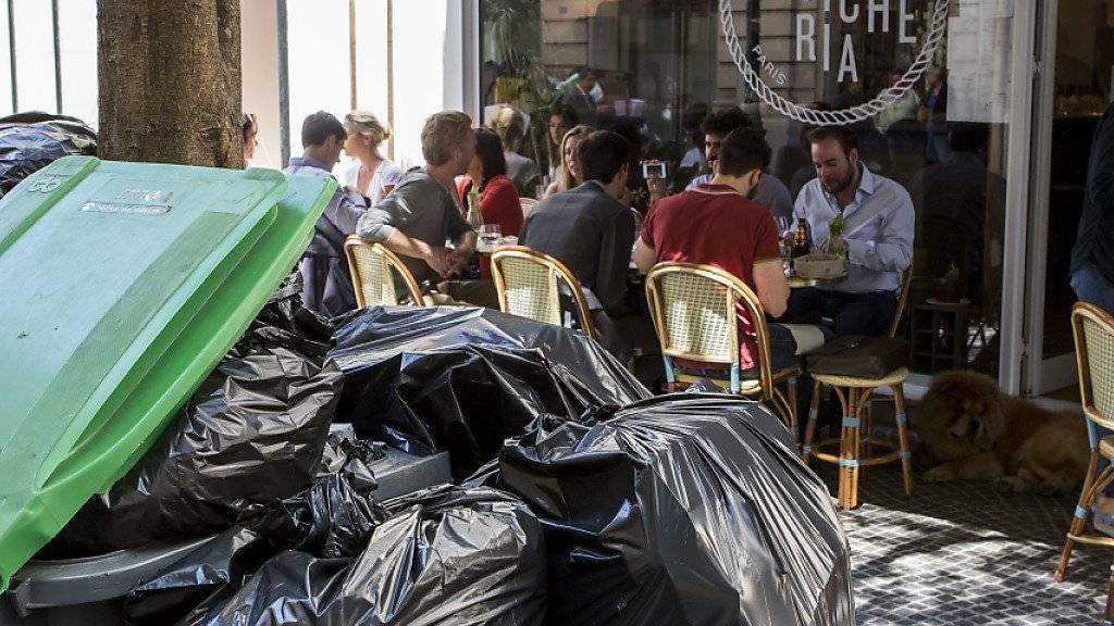 Paris - Stadt des Abfalls: Der nicht abgeholte Müll trübt das Bild in den Gassen von Paris