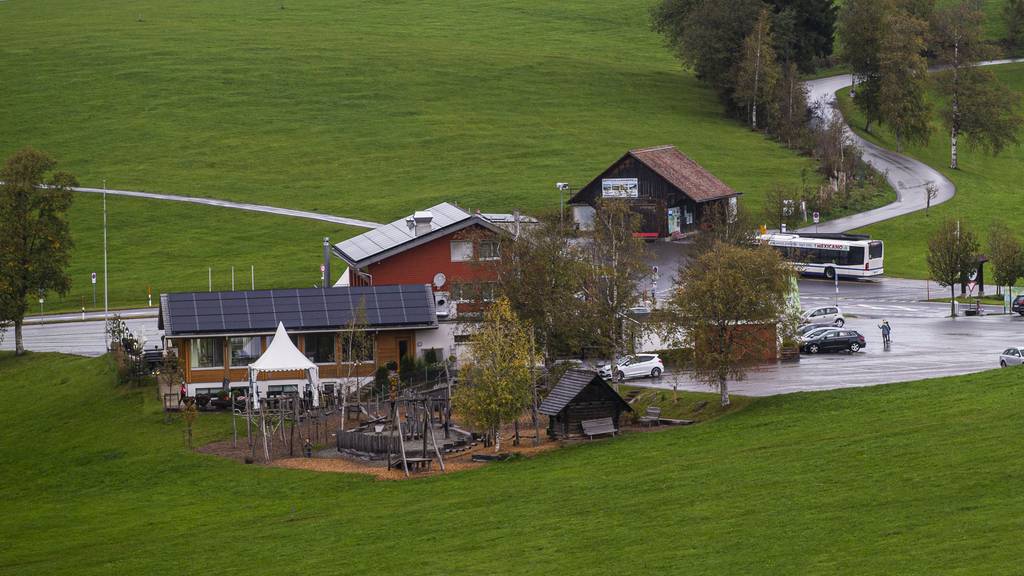 Raten Zug: Blick auf das Restaurant Raten in Oberägeri / Beiz / Resti / Gastronomie