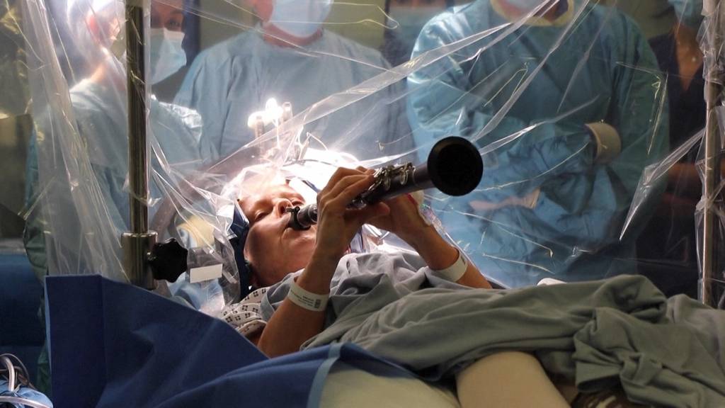 Patientin spielt während Hirn-OP Klarinette