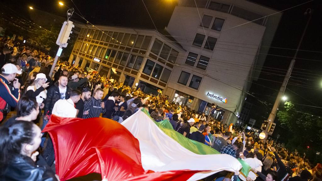 Das Fest der Italien-Fans verlief mehrheitlich friedlich trotz der grossen Menschenmassen.