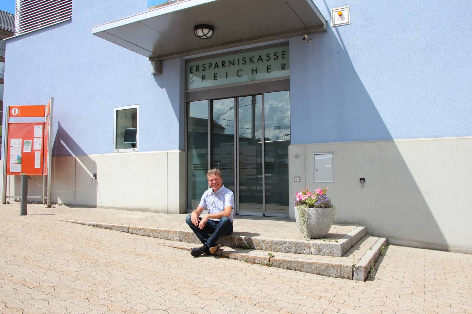 Dani Müller leitet die Dorfbank in Speicher. (Bild: FM1Today/Lara Abderhalden)