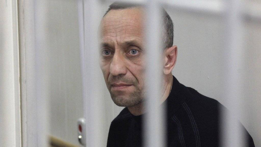 Michail Popkow bei seinem ersten Prozess im Jahr 2015 - nun wurde er ein weiteres Mal verurteilt. Insgesamt tötete er fast 80 Frauen. (Archivbild)