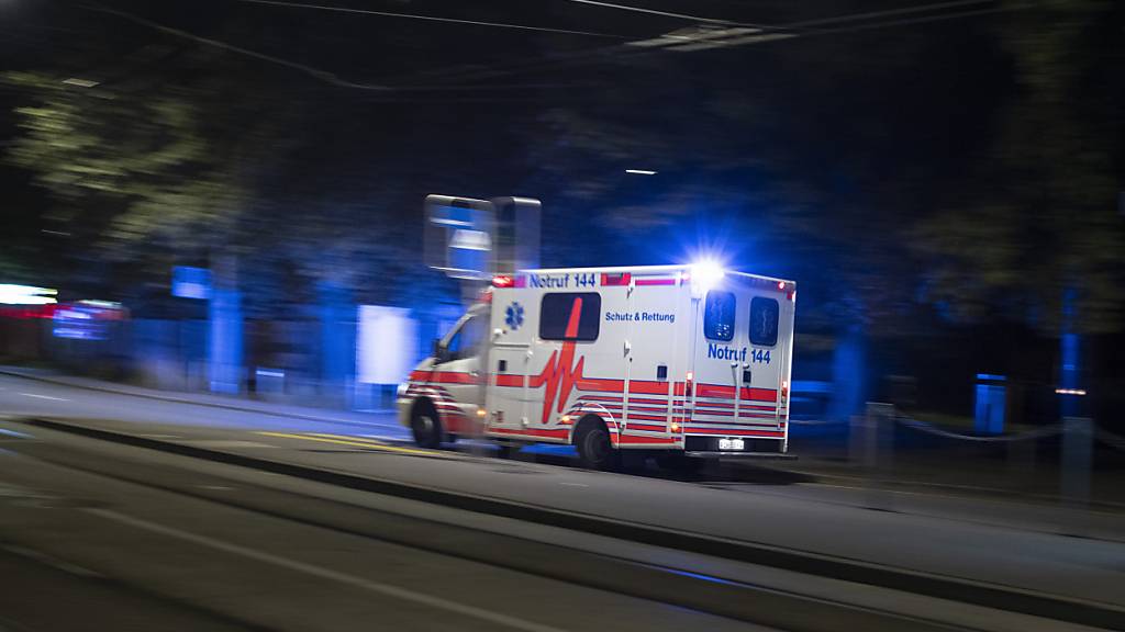 Gestürzter Motorradfahrer prallt in Zürich mit Fussgänger zusammen