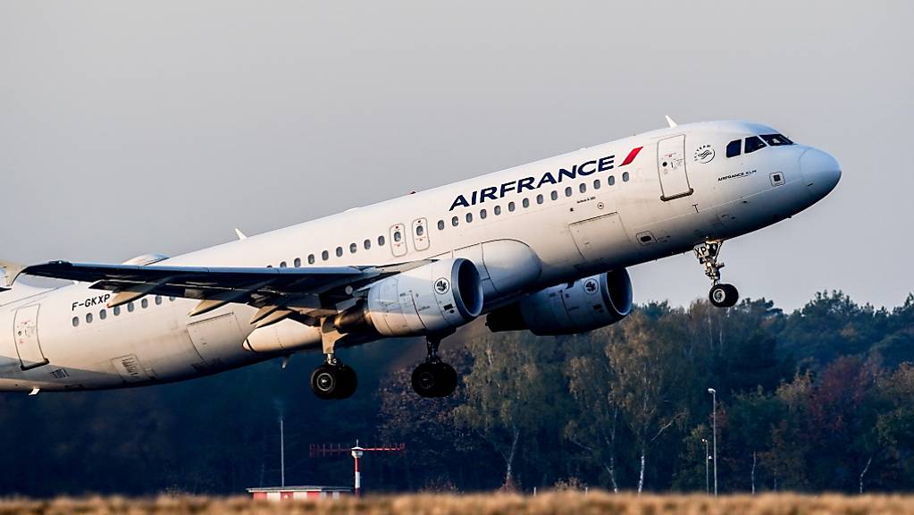 Die von der Coronakrise gebeutelte Air France-KLM erhält finanzielle Hilfe vom französischen Staat. Dafür wird der Anteil von Frankreich am Unternehmen auf knapp ein Drittel erhöht. (Symbolbild)