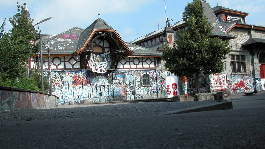 Auf dem Vorplatz der Reitschule Bern wurde am Wochenende illegal gefeiert.