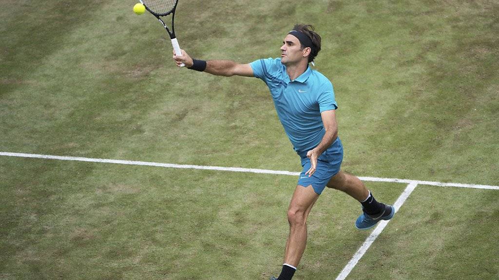 Roger Federer zeigt sich auch beim Turnierauftakt in Halle stilsicher