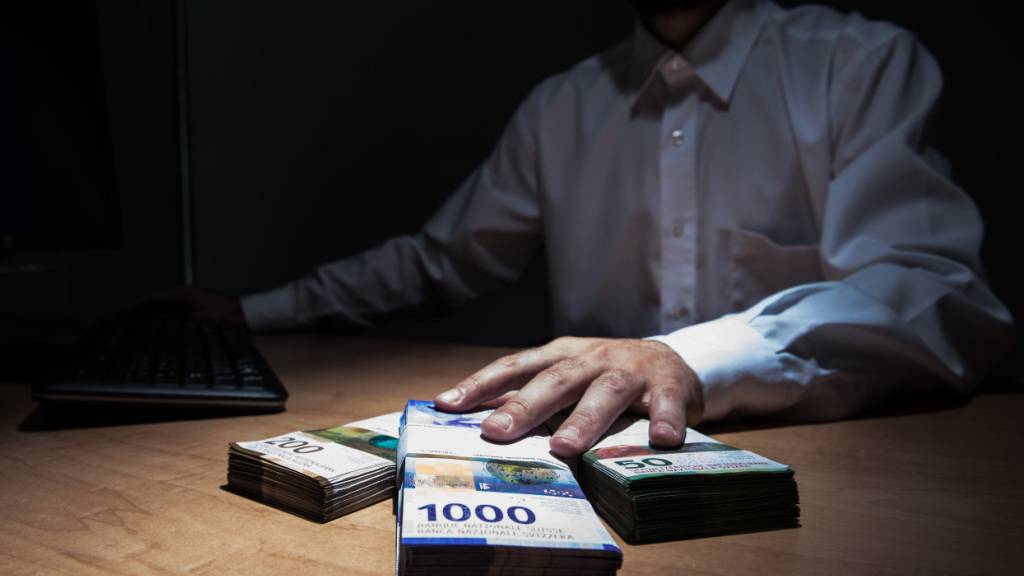 Für den Diebstahl von Bargeld und wertvollen Münzen muss ein Treuhänder ins Gefängnis. (Symbolbild)