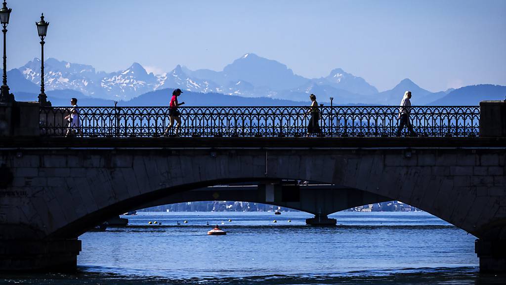 Ein 15-Jähriger wurde am Sonntagmorgen tot aus der Limmat in Zürich geborgen. (Archivbild)