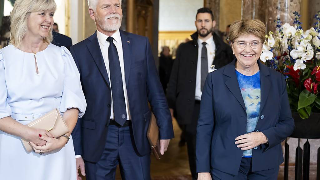 Bundespräsidentin Viola Amherd (rechts) mit dem tschechischen Präsidenten Petr Pavel und seiner Frau Eva Pavlová am Mittwoch in Bern.