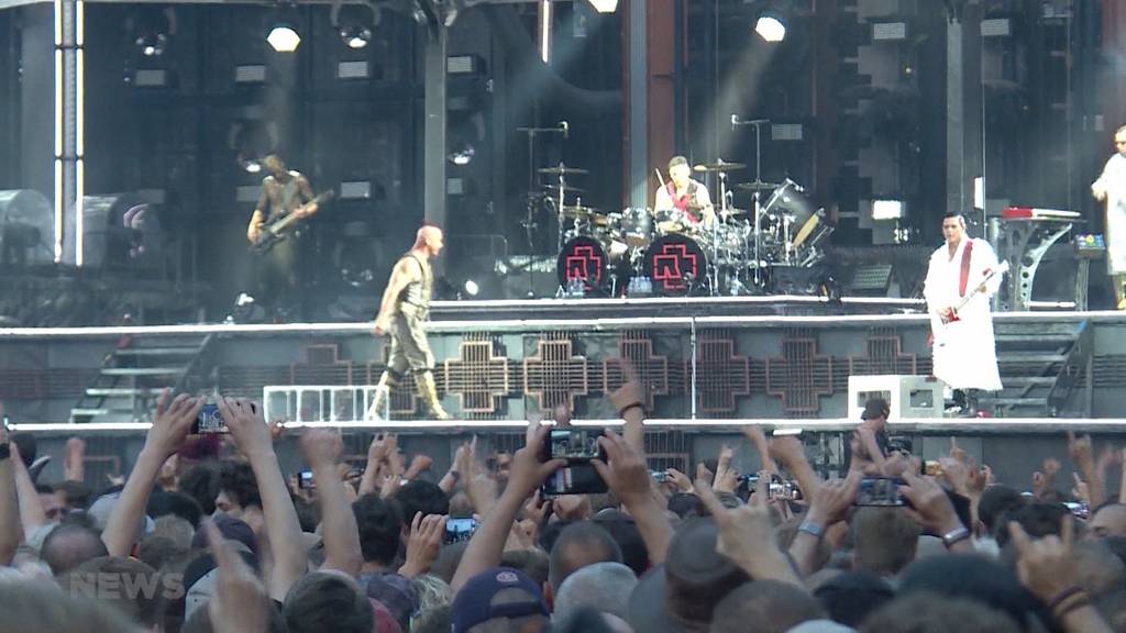 Rammstein begeisterte über 43'000 Fans im Stade de Suisse