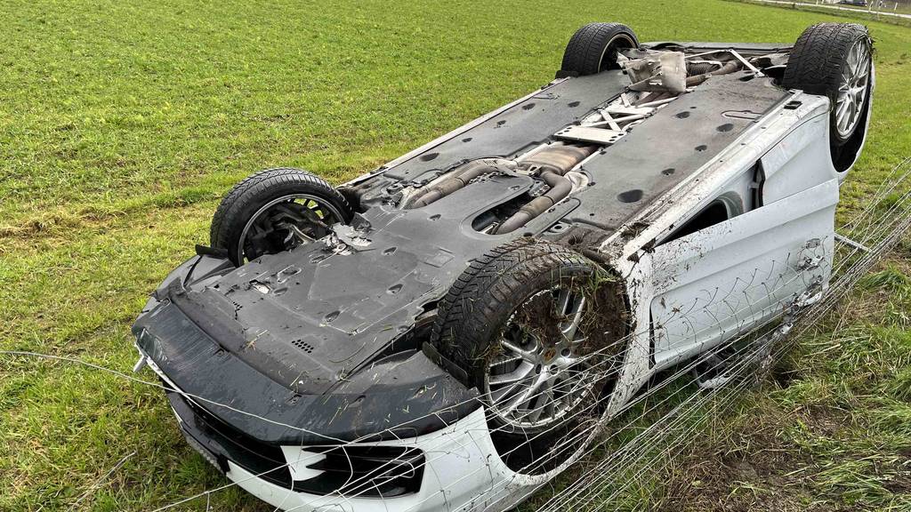 19-jähriger Junglenker schrottet Porsche – Führerausweis auf Probe weg