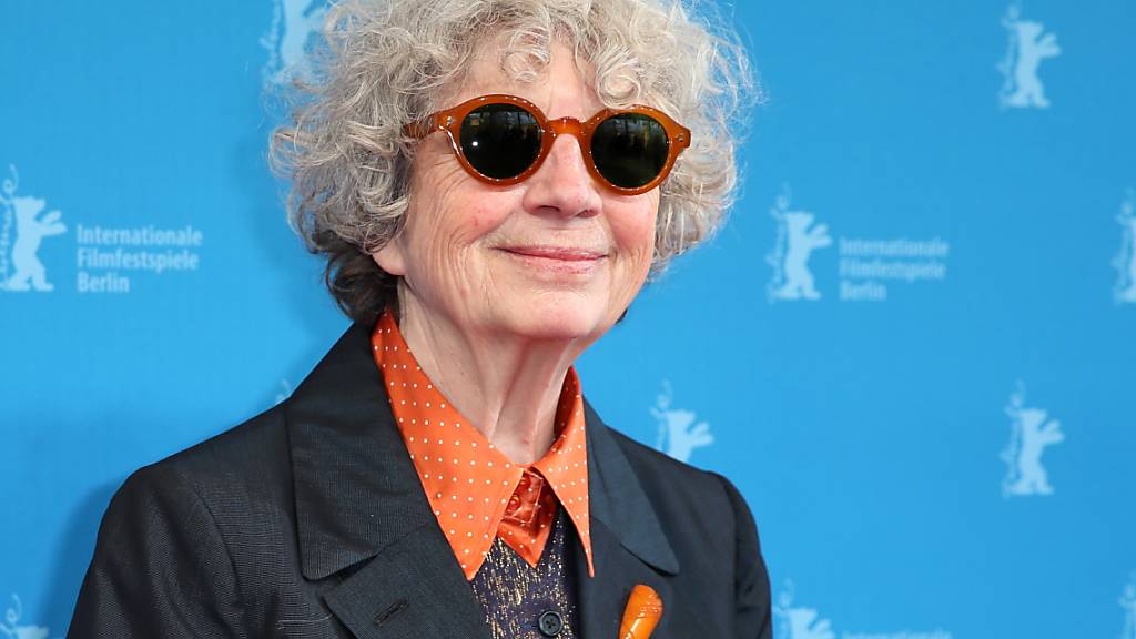 Die Regisseurin und Künstlerin Ulrike Ottinger (77) (im Bild) ist am Samstag an der Berlinale in Berlin mit der Berlinale Kamera geehrt worden. Das Filmfestival ehrt mit dem Preis seit 1986 Persönlichkeiten und Institutionen, die sich um das Filmschaffen besonders verdient gemacht haben.
