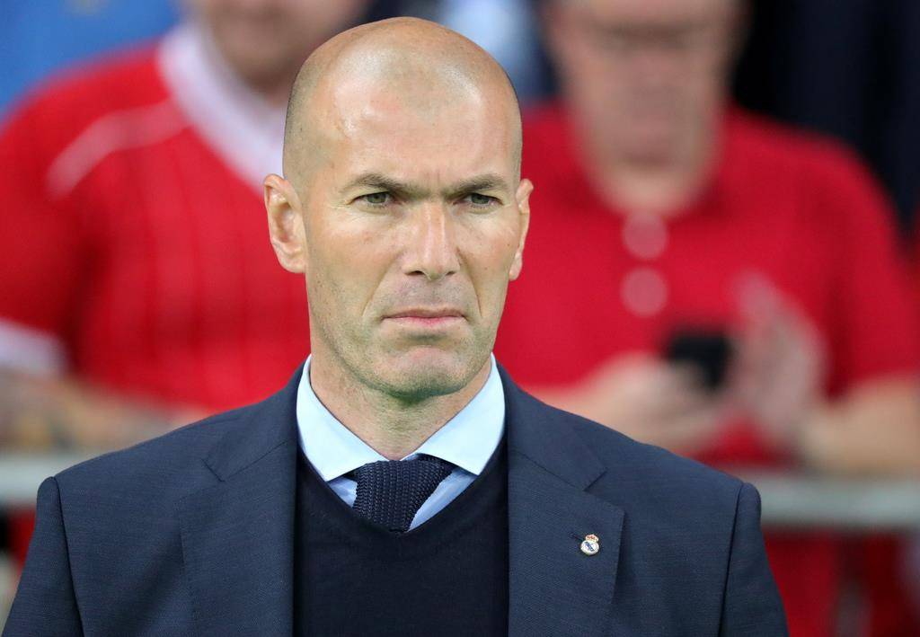 Zinédine Zidane tritt zurück - FM1Today