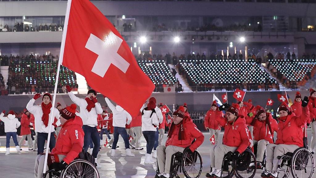 Der Schweizer Fahnenträger Felix Wagner zeigte Emotionen an der Paralympics-Eröffnungsfeier.