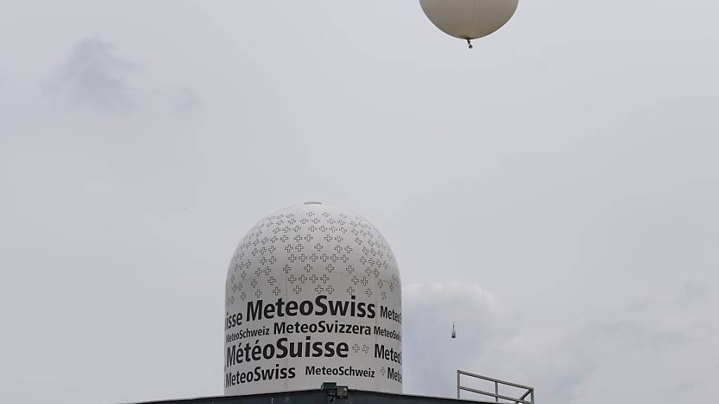 Meteoschweiz hat um Mitternacht von Samstag auf Sonntag in Payerne VD auf ungefähr 1500 Meter über Meer «ausserordentliche» 17,4 Grad Celsius gemessen. (Archivbild)
