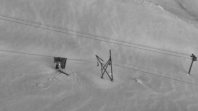 Transportseilbahn von Lawinen zerstört