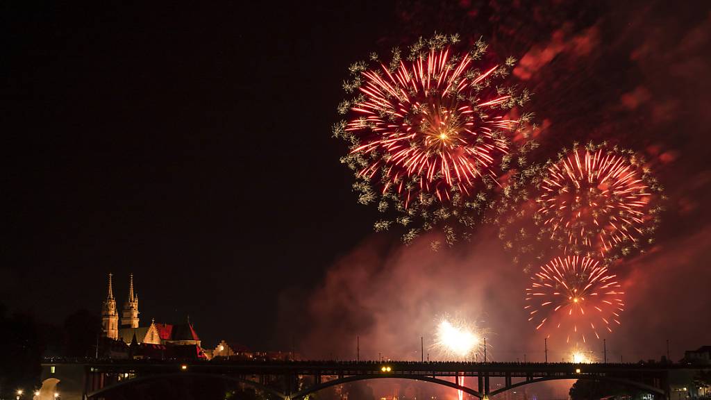 Das Feuerwerk wurde bei der Bundesfeier am Rhein 2022 um einen Drittel gekürzt. Auch dieses Jahr soll es in der reduzierten Form stattfinden. (Archivbild)
