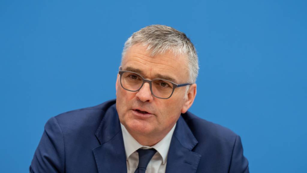 ARCHIV - Stefan Kornelius, Regierungssprecher, spricht in der regelmäßigen Konferenz der Sprecher in der Regierungspressekonferenz in der Bundespressekonferenz (BPK). Foto: Michael Kappeler/dpa