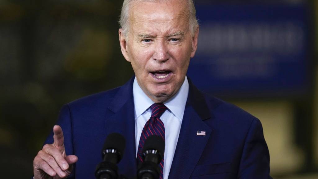 US-Präsident Joe Biden hält eine Rede. Foto: Charles Krupa/AP/dpa